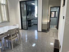 嘉鱼嘉鱼城区嘉鱼市区江樱花园旁 电信小区三室出租 装修很豪华 对外出租出租房源真实图片