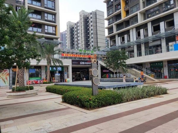 珠海香洲上冲华发城建未来荟华发未来荟精装一房一厅 近山姆 小区环境