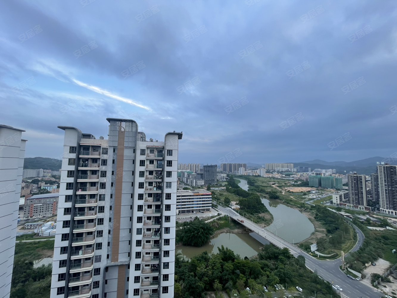 实地木槿花园3室2厅2卫96.8㎡东南69万