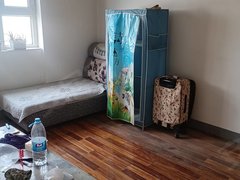 喀什喀什市喀什城区和谐小区6楼。简装，家具家电齐全，拎包入住，随时看房。出租房源真实图片