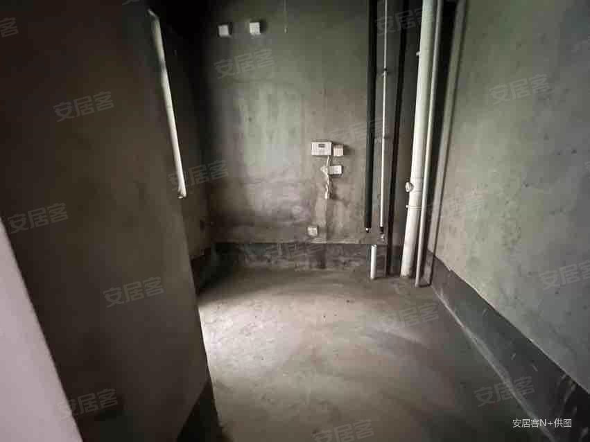 观湖园(一期)4室2厅5卫195.49㎡南120万