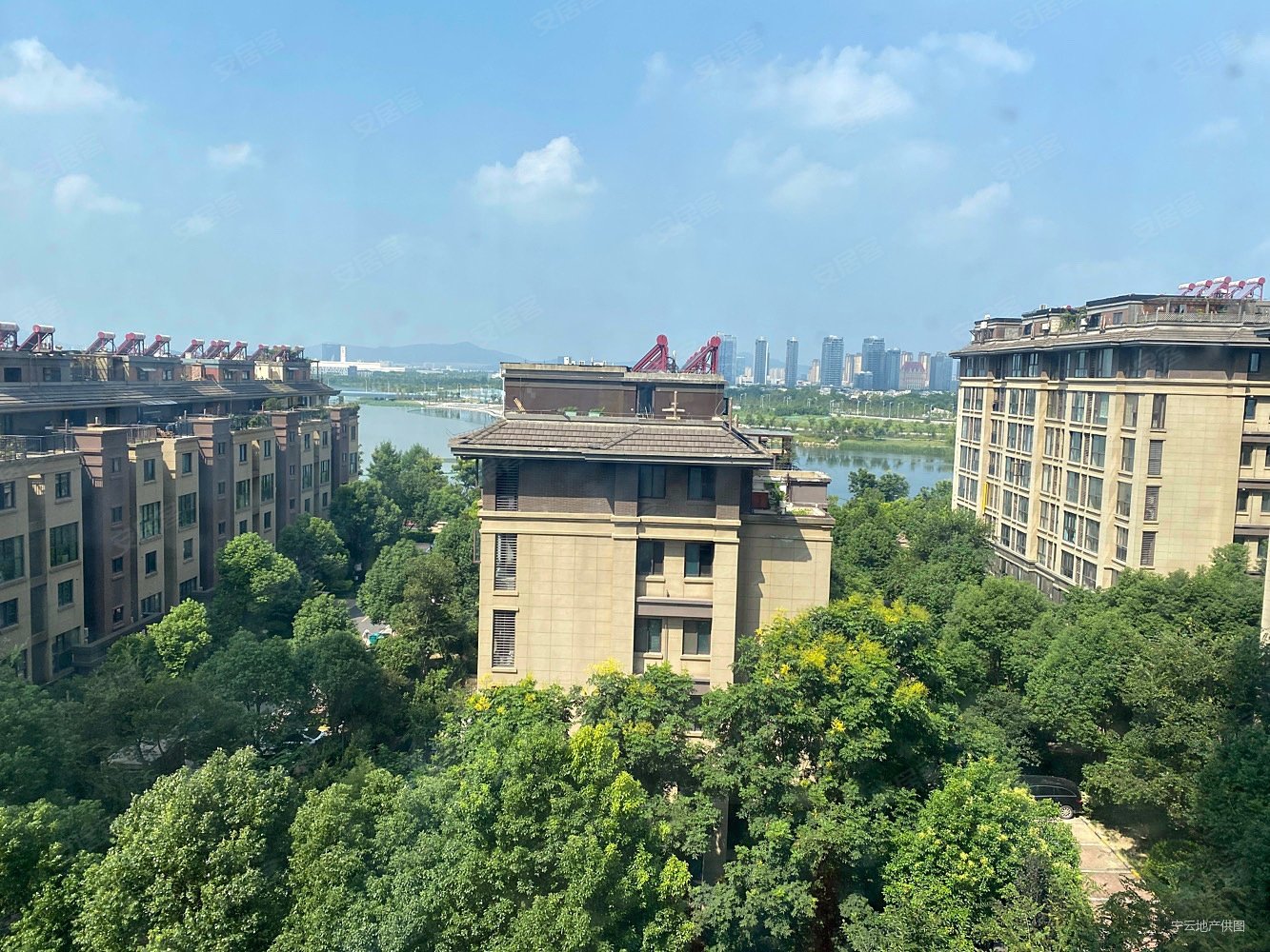 珑湾花园(二期)4室2厅2卫123㎡南北455万