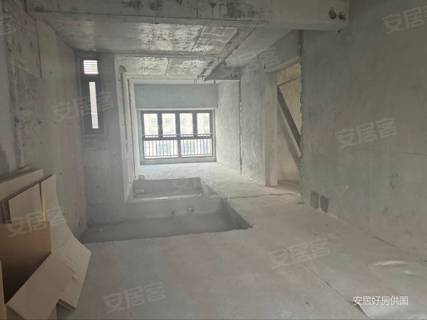 金亨利二期大四房,产权面积93平,使用面积可达到130平米