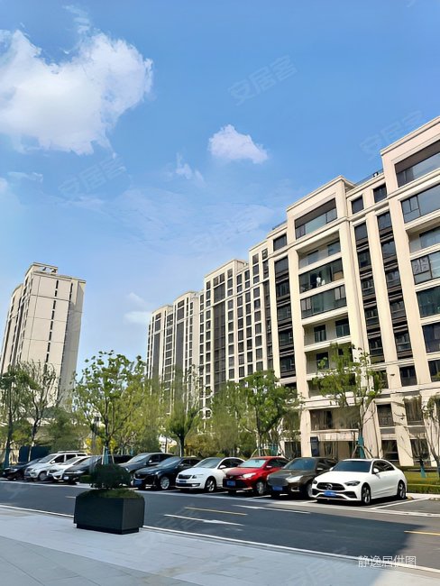 金地阅峯4室2厅2卫130㎡南北370万