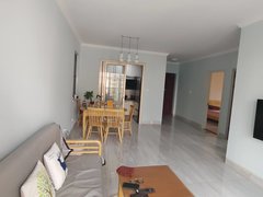 防城港港口桃花湾广场阳光海岸四期出租大两房，可短租，家具家电齐全随时看房出租房源真实图片