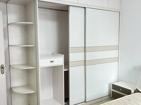 徐州新沂南京路宏基天城宏基天城两室一卫 三个空调 1400月包物业 有钥匙随时看出租房源真实图片