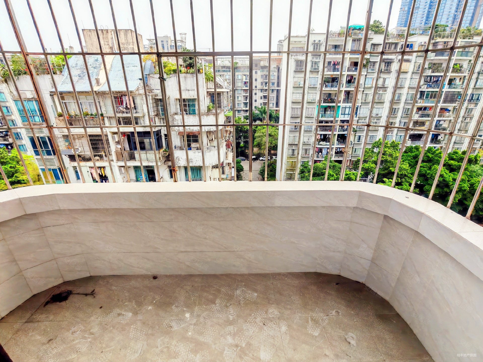 配套成熟 阳光充足,英豪花园二手房,190万,2室2厅,1卫,71平米-广州