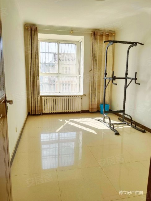 筑城国际花园 中间楼层采光好 南北通透 装修好 双卫生间