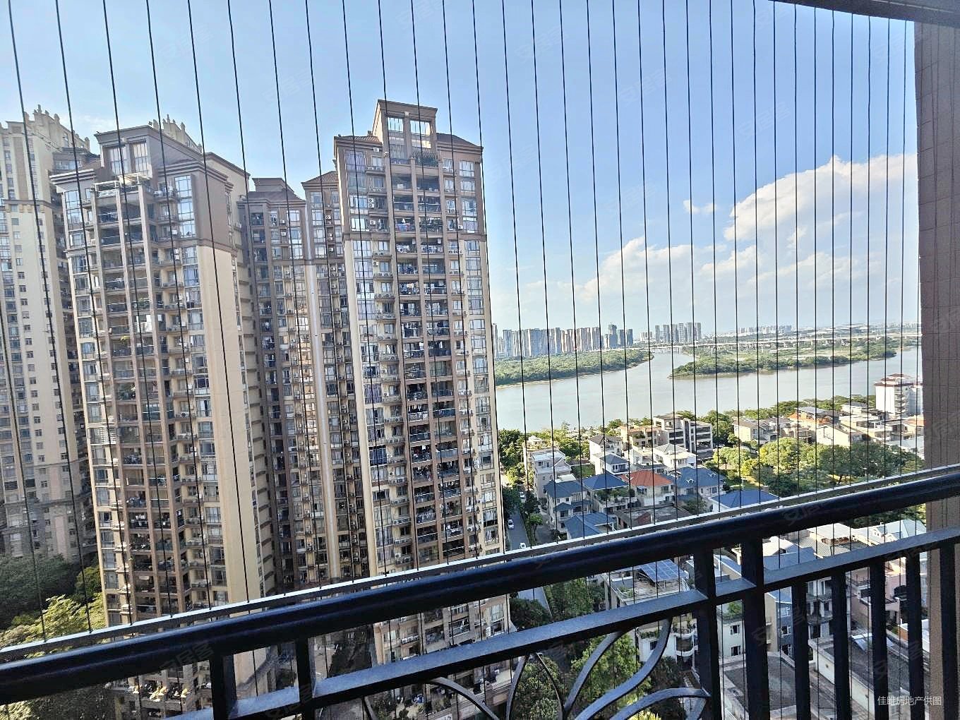 龙光水悦云天3室2厅2卫113.44㎡南北135万