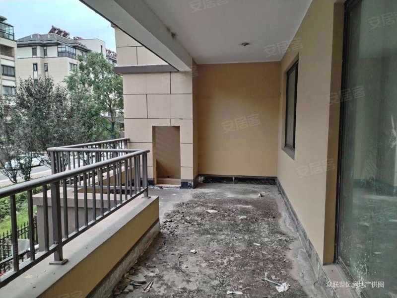 楼龄新 满二 正规商品房 带电梯 双卫 朝南,港龙香语华庭二手房,160万