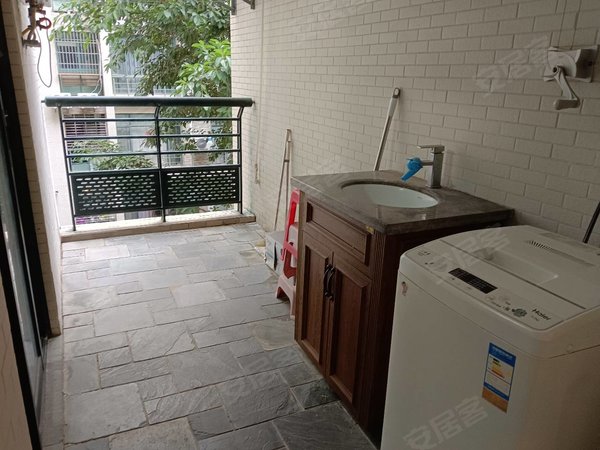 三亚天涯凤凰路北段泰和花园泰和花园位于凤凰路,南方航空城隔壁出租