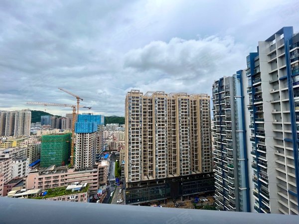 深圳宝安西乡合正汇一城(商住楼)楼下西乡地铁站天虹商场,漂亮温馨一