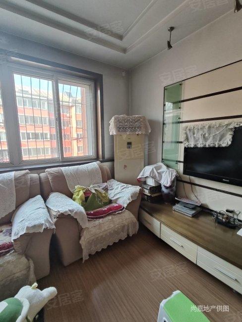 兴华小区三楼100平带大车库房本满五年