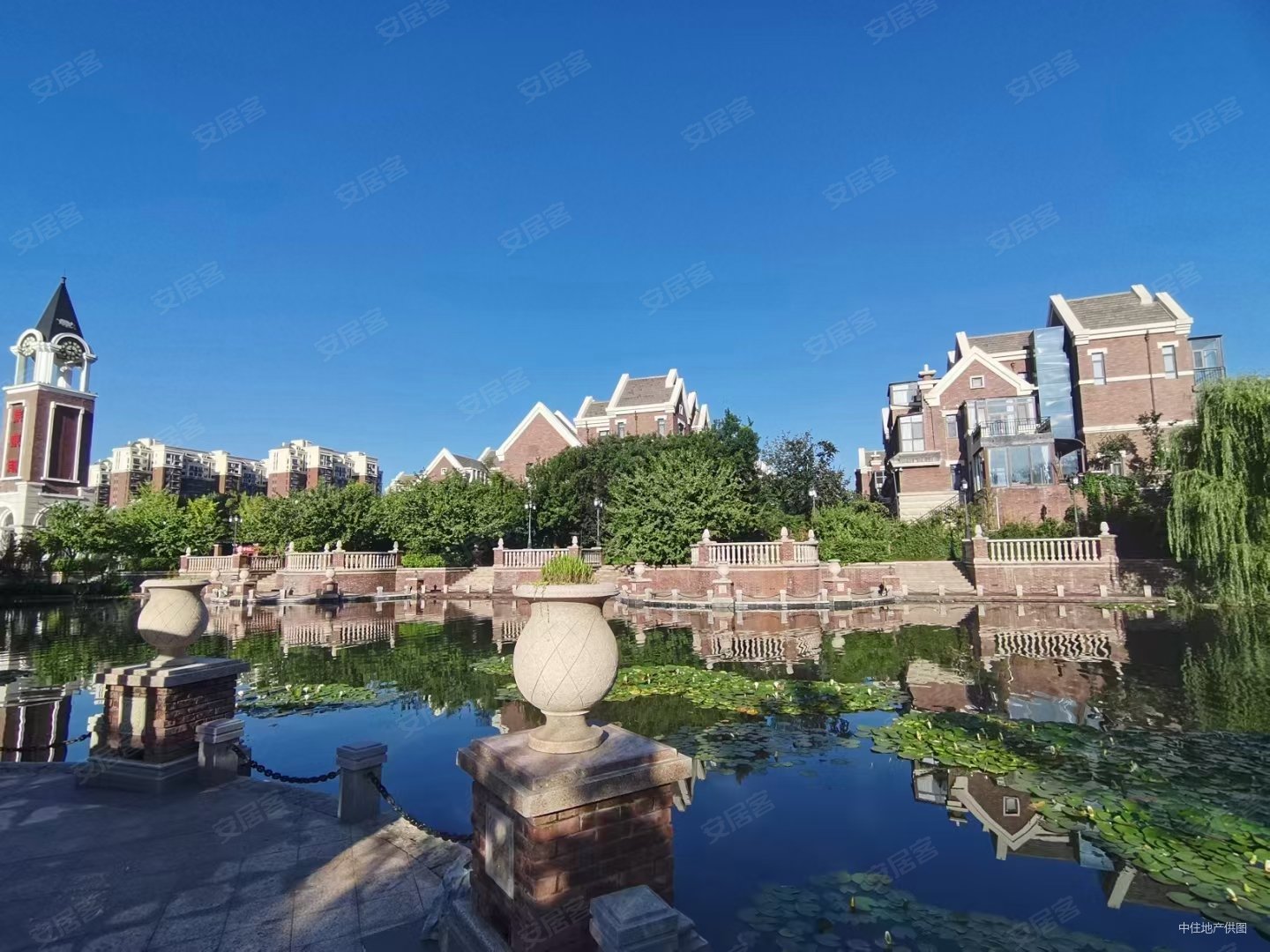 重汽莱蒙湖经十东路3室2厅2卫170平方米