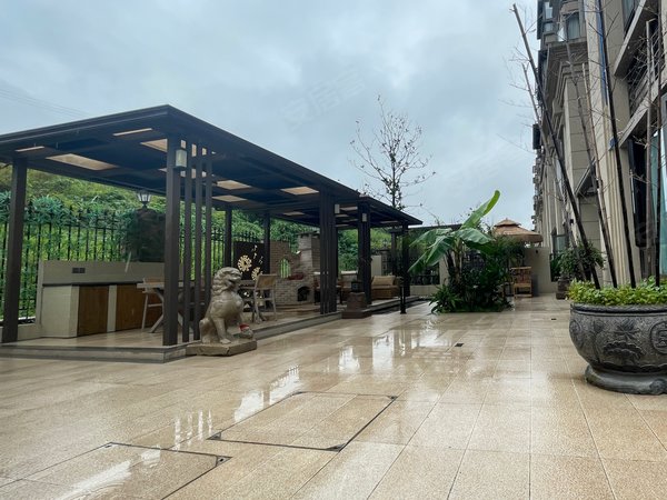 重庆渝北照母山恒大御府洋房出租!100多平花园!