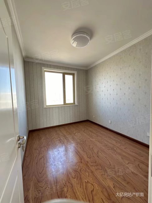 金梦海湾一号海景房21楼117平通透两居精装老本仅售188万