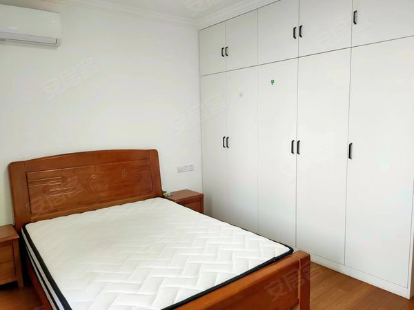 无锡梁溪崇安寺东林苑近锡银大厦,苏宁广场摩天360!