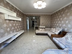 高铁站旁马德里春天三室精装拎包入住可短租可押一付一随时看房.