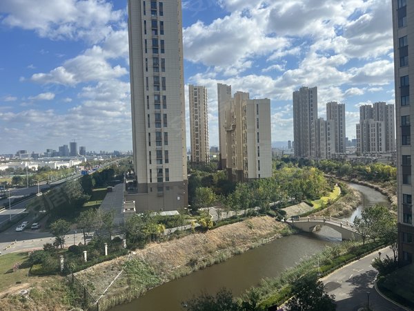 青岛城阳红岛鲁商蓝岸新城高新区 近58中高测中车 南北通透采光好 精