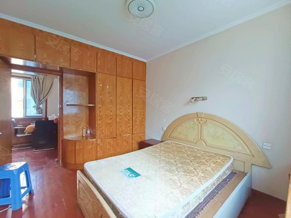 杭州萧山城厢崇化小区崇化学校旁,两房一厅,燃气烧饭,配套全,民用水电