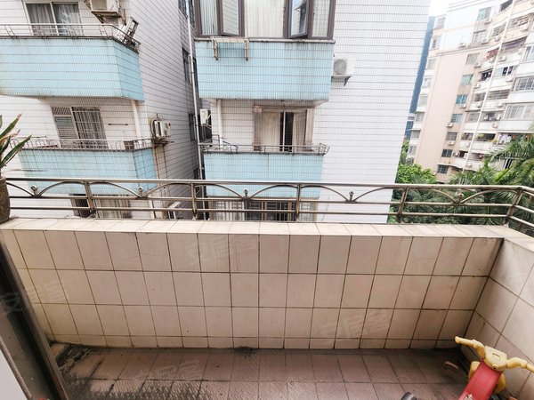 南洲租房,万华花园 三房两卫 双阳台 近地铁 家私齐全 拎包入住,海珠