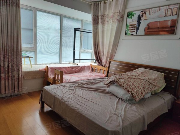 三室两厅两卫,大客厅大房间家电家具齐全,拎包入住出租房源真实图片