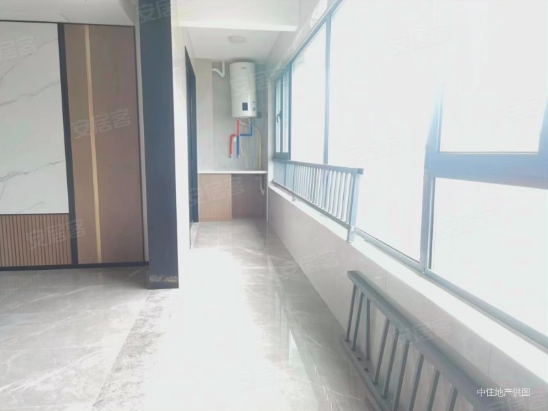 安,明湖壹品苑好楼层 房主出国急售 采光好!  送产权车位