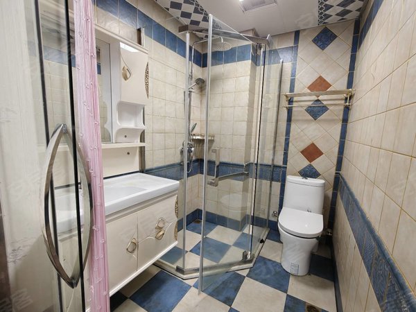 金华永康永康市区金色港湾金色港湾，湖景房，超大客厅，包物业带车位，拎包入住出租房源真实图片