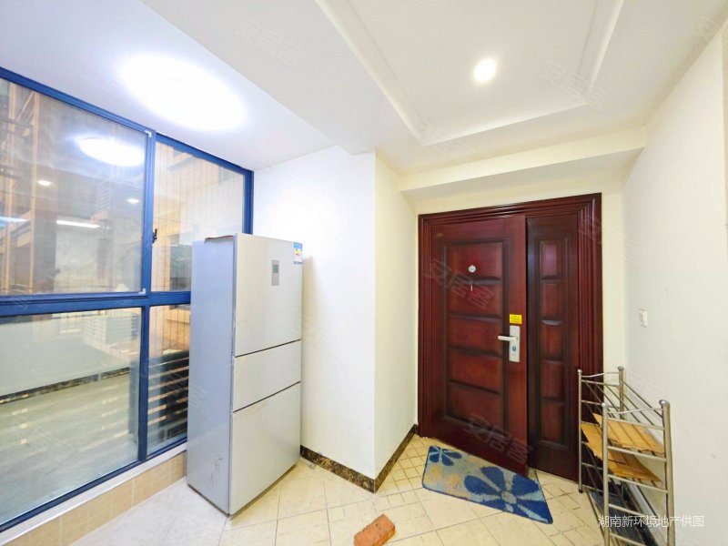 红星嘉和苑,自住精装修小三房,家电齐全,带租约