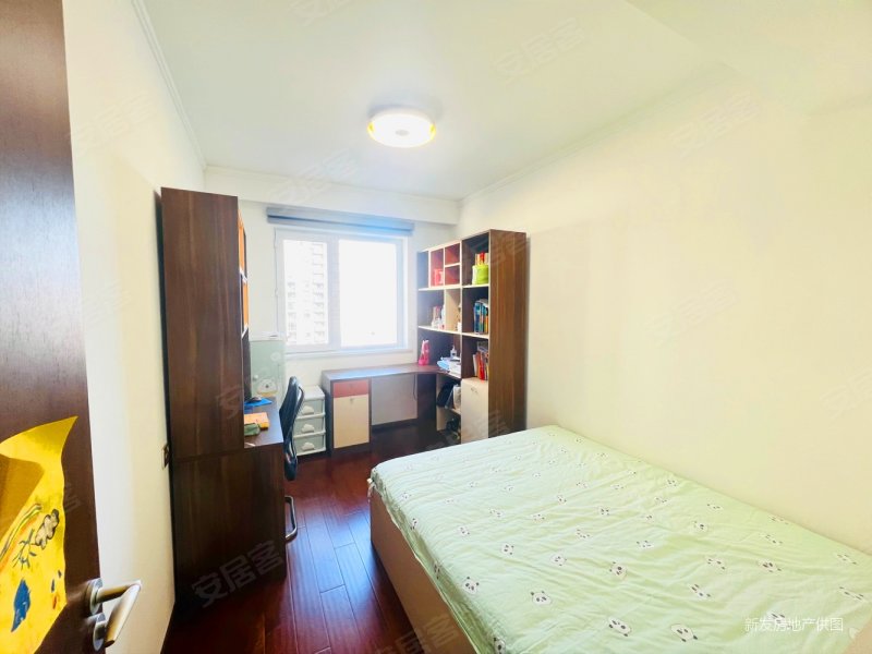 净月电梯洋房万科班芙花园82米开间地板环保无甲醛