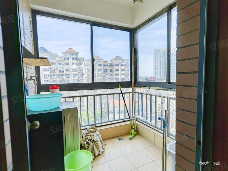 友谊嘉园    地铁口小高层 房东让利110出 随时看房