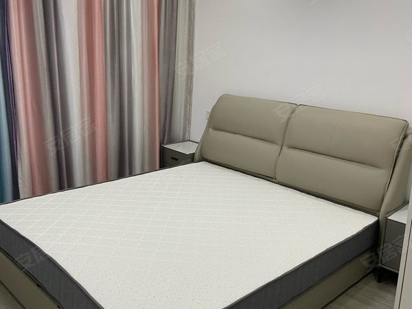 诸暨山下湖华东国际珠宝城朗臻望江府朗臻望江府 4室2厅3卫出租房源