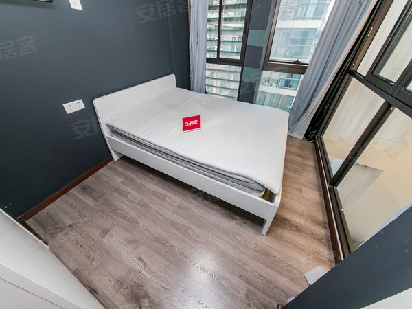 深圳龙华民治龙光玖钻精致loft复式两房 家私配套齐全 商业娱乐完善