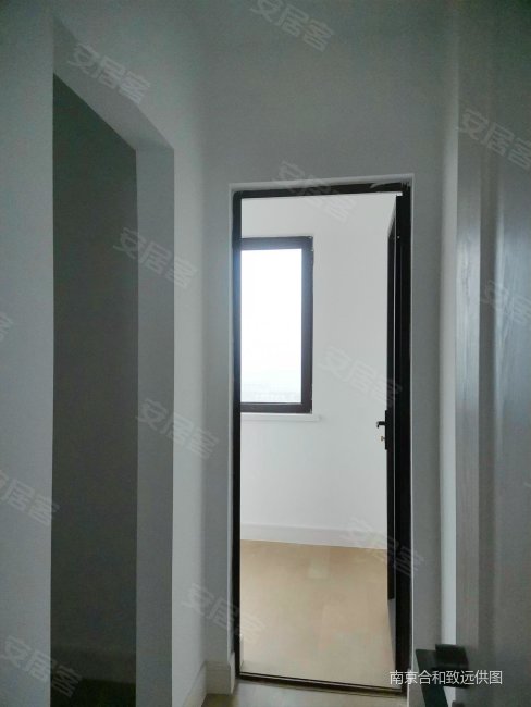 停车方便 双卫 带电梯 高楼层视野无遮挡 正南朝向 次新小区,颐和翡翠