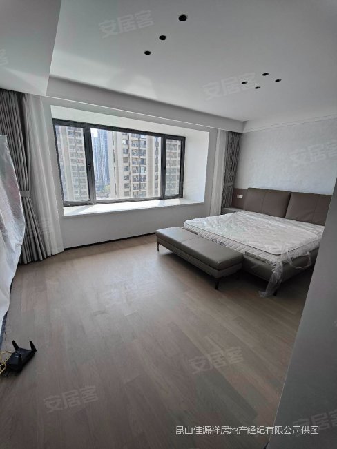 艺荟兰苑精装四房162平落地窗风景采光好