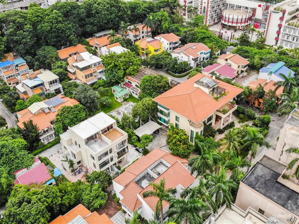 (新财)华侨新村,联排别墅,带私家花园,固定停车位