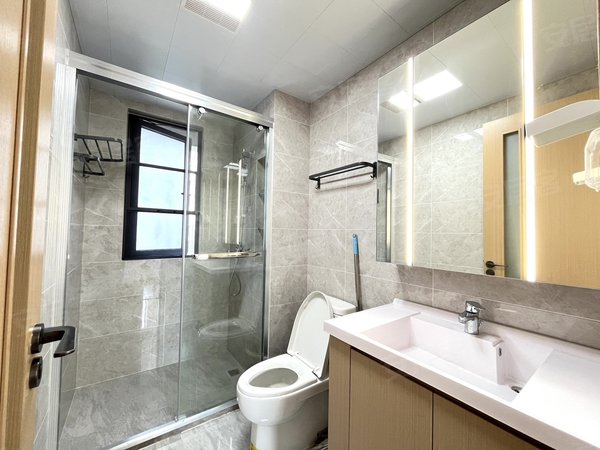 南昌西湖云飞路中粮建发祥云悦府次新小区 中粮建发祥云悦府 豪华装修三房拎包入住大悦城地铁口出租房源真实图片