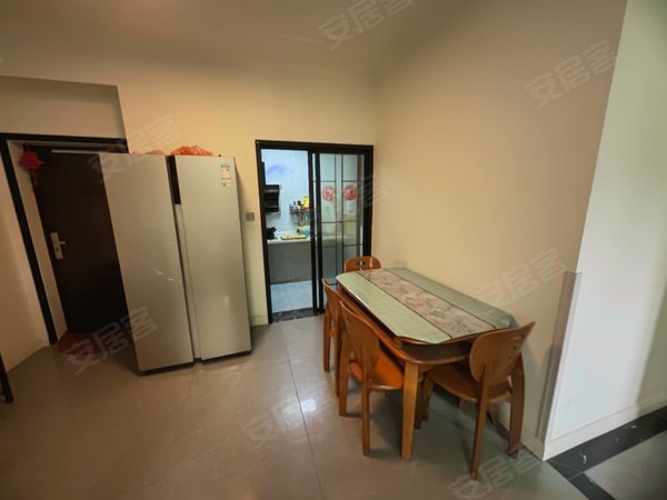 成都彭州彭州城区丽景小区丽景小区 3室2厅2卫 105平 电梯房 精装修