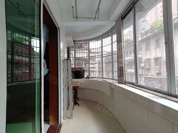 大沙头四马路 楼梯 东南靓向 精装两房 看房方便,越秀租房-广州58安居