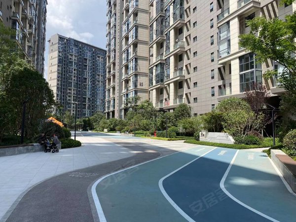 昆明呈贡建工新城俊发蓝湖俊园蓝湖俊园  60平带全套家具家电  带车位