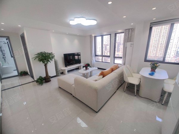 上海普陀李子园怡佳公寓15号线地铁口  电梯11楼  家具家电全新  随时