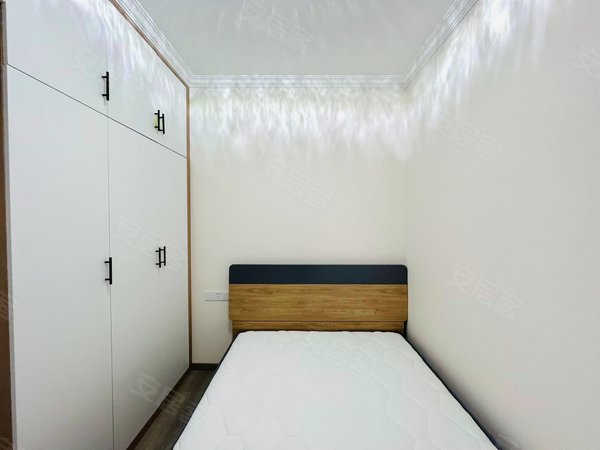 重庆巴南融汇龙湖森镜龙湖森镜 ,精装两房,领包入住,未住过人 ,看房