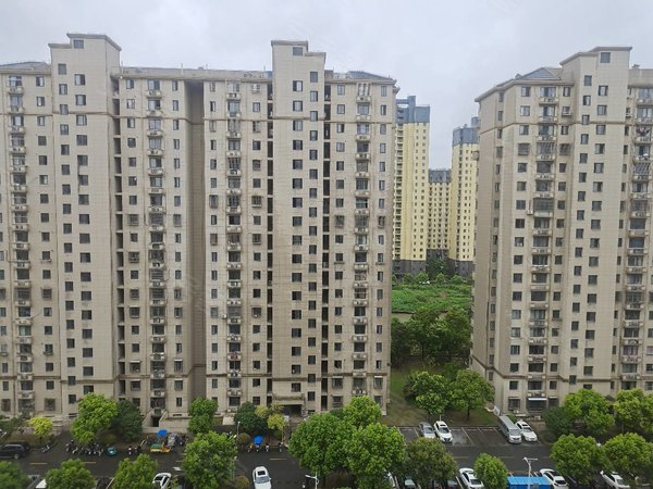 上海浦东周浦繁荣馨苑繁荣馨苑精装两房出租,看房方便有钥匙,家具家电