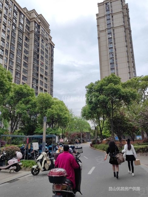 水岸香堤 三房  诚心出售 靠近地铁