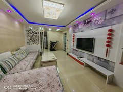 喀什喀什市喀什城区婚房住了一年精装干净，拎包入住，三室10楼勿失良机出租房源真实图片