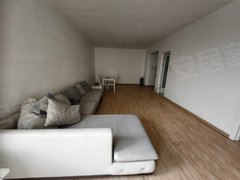 阜阳太和晶宫购物中心大润发和府,电梯3室,可短租可长租出租房源真实图片