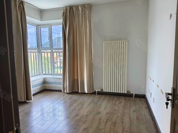 济南市中市中周边山景园小区祥泰广场附近 山景园小区 三室电梯房 有