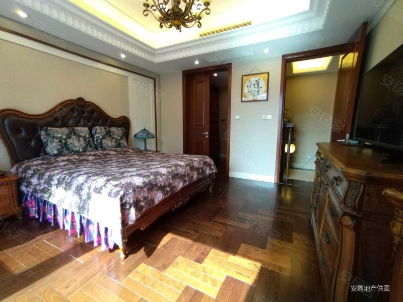 东港豪宅70年四室大平层中间楼层精装修房主诚意出售