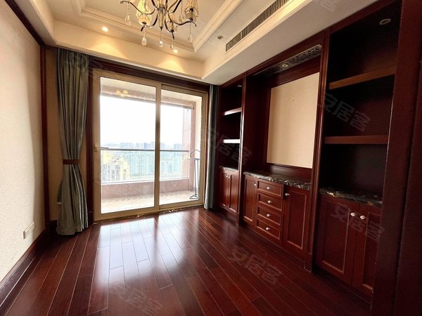 彩虹城租房,彩虹豪庭 4室2厅3卫 配套齐全 241平 南北通透,滨江租房