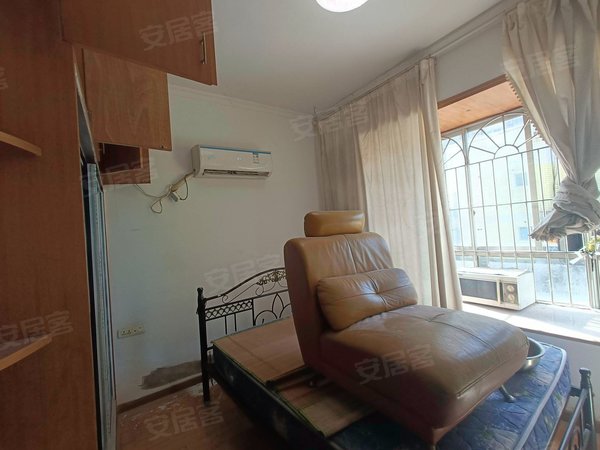 重庆渝北龙溪丽景雅苑大龙山轻轨站旁 丽景雅苑 电梯三房 精装住家